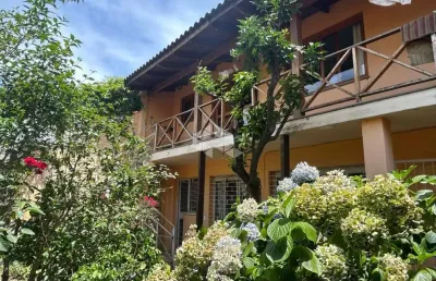 Vende casa 4 dormitórios com 2 vagas de garagem partenon