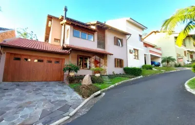 Casa em condomínio com excelente infra, 4d, 3 vagas e placas solares