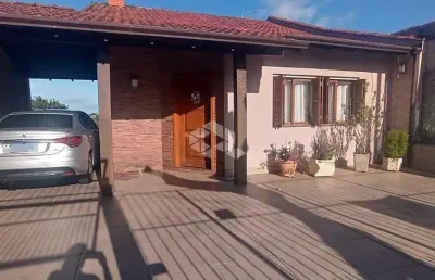 Bela casa no bairro ruben berta 3 dormitórios metragem de 200m2