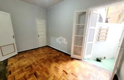 Baixou o valor !! apartamento de  um (01) dormitório (garden) com 02 pátios privativos.