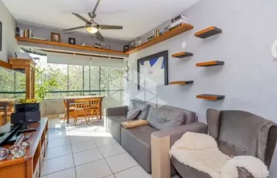 Apartamento de 02 dormitórios, 02 sacadas, garagem e totalmente mobiliado.