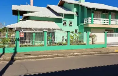 Casa à venda com 5 dormitórios em capão novo à 400m da praia