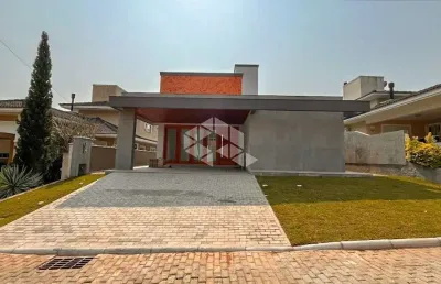 Casa a venda em condomínio fechado em cachoeira do bom jesus, com 4 suítes