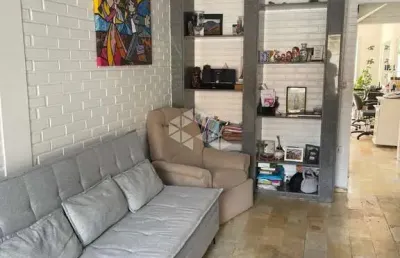 Casa à venda  poucos metros da praia de canasvieiras