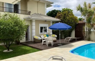 Casa com 5 dormitorios e piscina  em jurere internacional