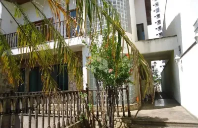 Casa a venda com 751m², 3 suítes, banheira, piscina, na mooca.