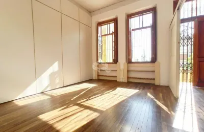 Casa com 3 quartos à venda na Rua Duque de Caxias, 518, Centro Histórico, Porto Alegre