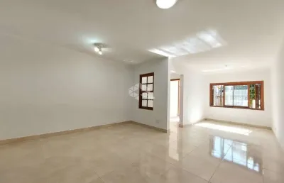Casa com 3 quartos à venda na Rua Oiampi, 420, Guarujá, Porto Alegre