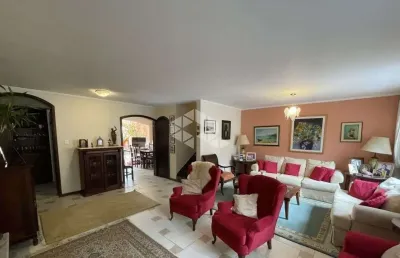 Sobrado à venda de 237m² com 3 dormitórios (1 suíte) e 4 vagas no alto da boa vista, próximo do metrô