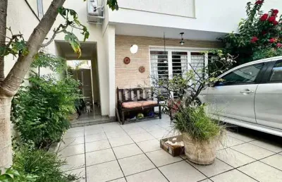 Venda casa de vila de 140m² com 3 dormitórios sendo 2 suítes e 2 vagas na vila cordeiro