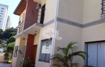 Venda casa de condominio, com 203 m²,  3 dormitórios (1 suíte) e 2 vagas, saúde.