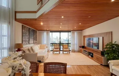Apartamento duplex à venda com 160m² de área privativa. 3 dormitórios, 2 banheiros, 3 vagas de garagem