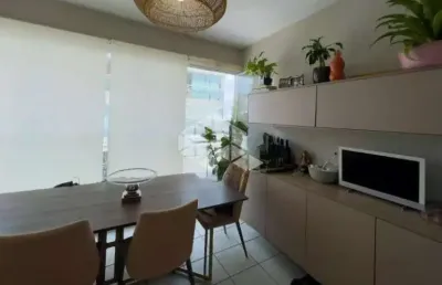 Apartamento à venda na vila olímpia com 72m², 2 dormitórios sendo 1 suíte e 1 vaga de garagem.  o imóvel conta com sala para 2 ambientes com ar-condi