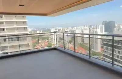Apartamento à venda com 167m² de área privativa, 4 dormitórios sendo 3 suítes e 3 vagas de garagem.
