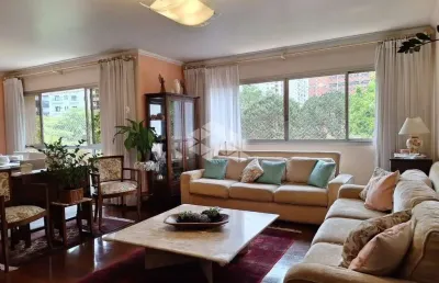 Apartamento à venda no brooklin com 180m², 4 quartos (sendo 1 suíte) e 2 vagas de garagem.