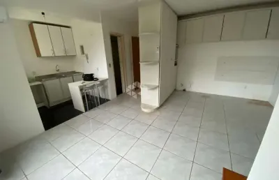 Apartamento jk, com 32 metros privativos no menino deus