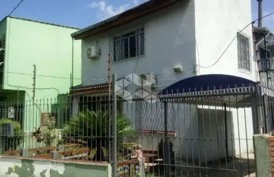 Casa 4 dormitórios, 01 banheiro, 2 suítes, garagem p/ 3 veículos, 500m puc.