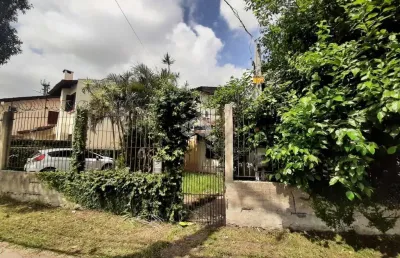 Casa com 3 dormitorios + 1 apartamento e vaga para ate 5 veiculos