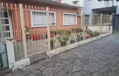 Apartamento 3 dormitórios, dois banheiros no bairro menino deus