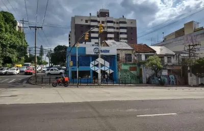 Terreno  com casa em avenida de grande fluxo bairro rio branco / porto alegre