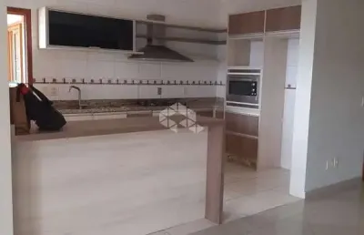 Prédio comercial com 1 apto de 3 dorm/quartos e 4 salas comerciais