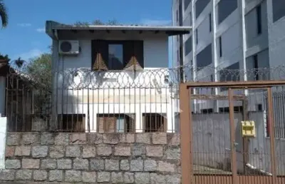 Casa sobrado 03 dormitórios, com 200m2 privativos, piscina