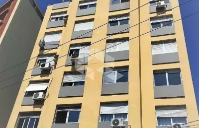 Apartamento,  42 m² com  1 dormitório em frente à redenção