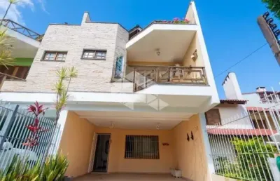 Sobrado semi mobiliado com 3 dormitórios (1 suíte com hidro) - rua tranquila próximo à orla de ipanema