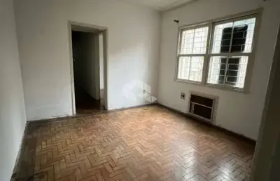 Apartamento de 3 dormitório om living para 2 ambientes no floresta