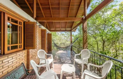Casa com 5 quartos à venda na Rua Camerino, 28, Petrópolis, Porto Alegre
