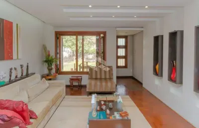 Casa com 4 quartos à venda na Avenida Frei Henrique de Coimbra, 84, Vila Ipiranga, Porto Alegre