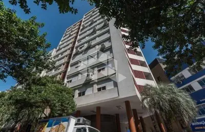 Apartamento de 3 dorm., com 125m² de área privativa, andar alto, ensolarado e bem arejado, no centro histórico, próximo a todas as facilidades.