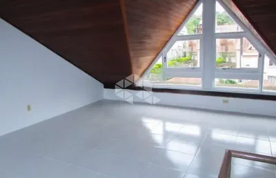 Casa em condomínio com 3 dormitórios, 1 suite e 2 vagas