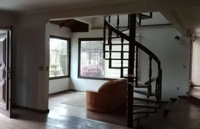 Crédito real av. do forte vende!  casa com 4 dormitórios sendo 1 suíte com hidro massagem.