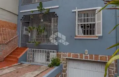 Casa de 300 m2º muito bem localizada! bairro petrópolis.