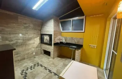 Charmoso sobrado de 2 dormitórios totalmente reformado em condomínio com excelente infraestrutura