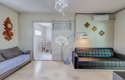Casa 2 quartos, sendo 2 suítes, 3 vagas de garagem no jardim botânico em porto alegre