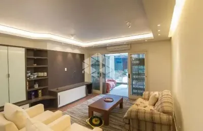 Sobrado reformado, 4 dormitórios 4 banheiros, com piscina, churrasqueira e elevador 278 m² privativos, à venda no bairro rio branco, em porto alegre