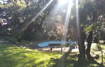 Área 5.550m2 de terreno em canela. casa com 6 dormitórios, suite, area de lazer.