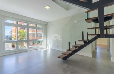 Cobertura, 100% reformada com 2 suítes , vaga de garagem e prédio com elevador no bairro auxiliadora