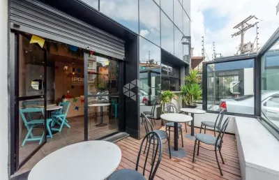 Prédio à venda na Avenida Cristóvão Colombo, 203, Floresta, Porto Alegre