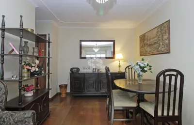 Apartamento com 2 dormitórios  e 1 vaga no bairro petrópolis