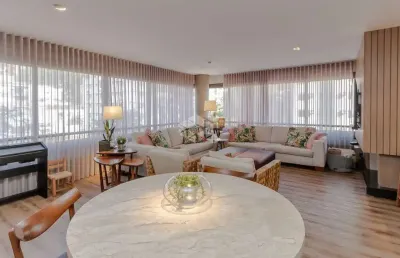 Apartamento 02 suítes semi mobiliado com 02 vagas individuais