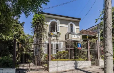 Casa de 370m2 com 4 dormitórios e um pátio espetacular!
