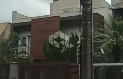 Casa com elevador, 4 suites, 4 vagas garagem coberta, 2 churraqueiras, 2 lareiras, piscinapiscina, patio