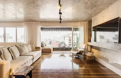 Apartamento mobiliado de 122 m², reformado e com vista para o guaíba na bela vista