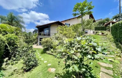 Casa de esquina, semi-térrea, gourmet, lareira e linda vista! no bairro jardim indaiá - embu das artes/sp