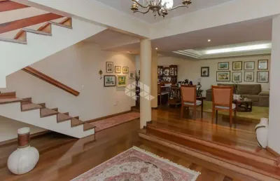 Casa de 4 dormitórios e 4 vagas a venda no bairro petropolis