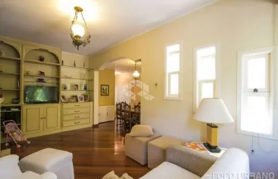 Casa sobrado no  bairro petrópolis em porto alegre.