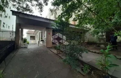 Casa com 3 quartos e 4 vagas no bairro moinhos de vento